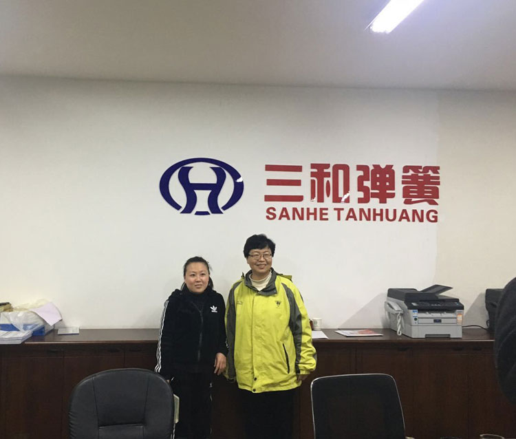 台(tai)灣客戶來我(wo)司合影